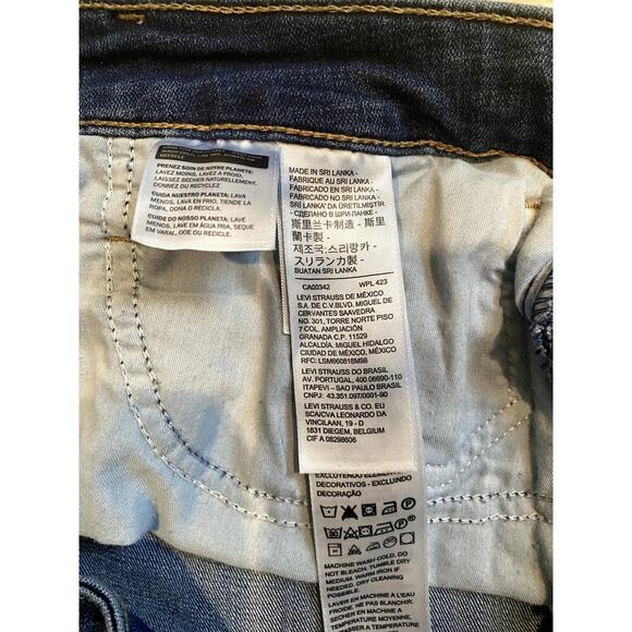 Levi’s Mid Length Shorts - Size 22W (EUC) - Picture 5 of 6